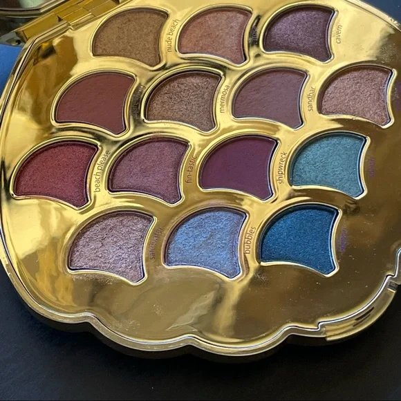 Tarte Be a Mermaid and Make Waves Eyeshadow Palette, Shell Compact - Picture 4 of 4